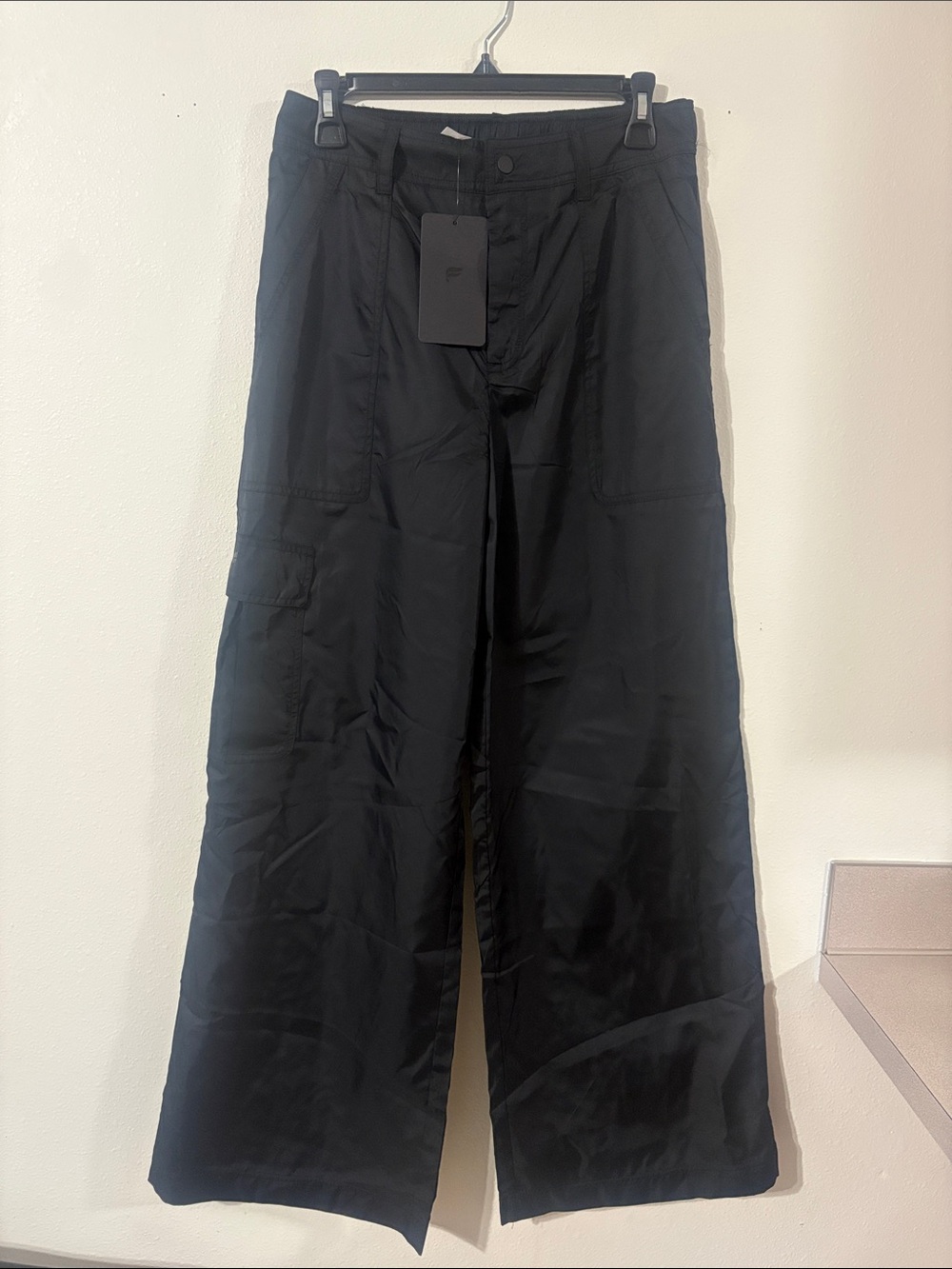 NWT Fabletics Black 100% Nylon Cargo Wide Leg Pants Relaxed Fit Size S